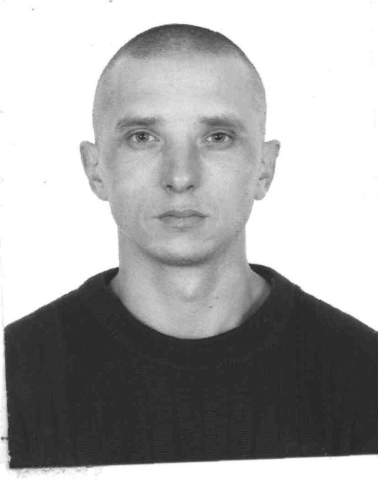 Черно белая фотография мужчины на паспорт