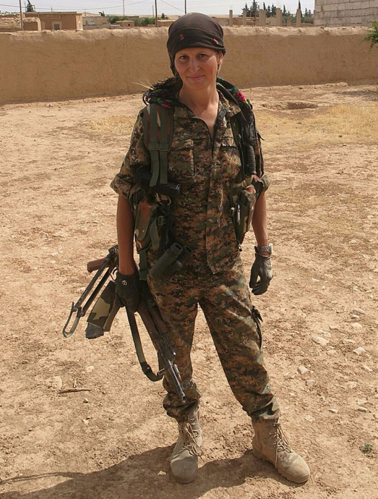 Ханна Боман YPJ