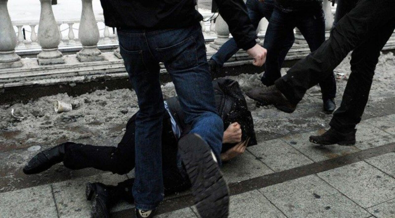 Полиция проверяет информацию о массовом избиении сотрудников ДПС в Подмосковье Полиция проверяет информацию о массовом избиении сотрудников ДПС в Подмосковье