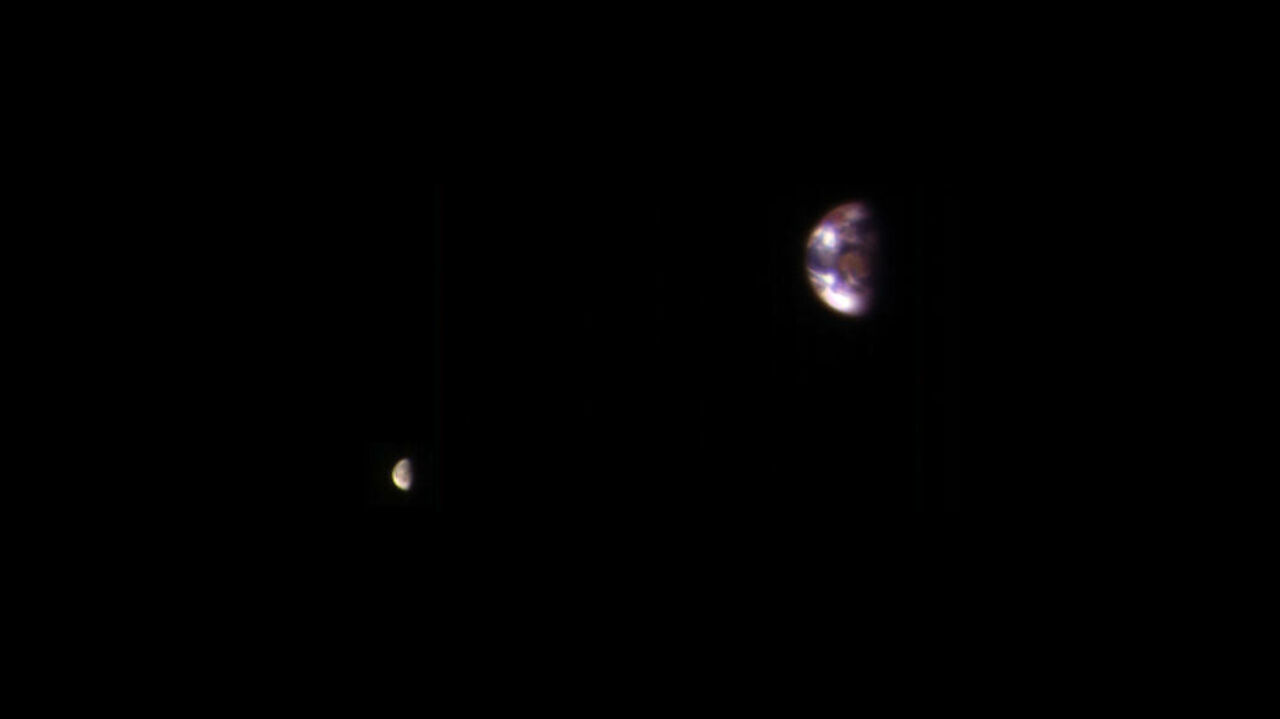NASA опубликовало фотоснимок Земли с орбиты Марса NASA опубликовало фотоснимок Земли с орбиты Марса