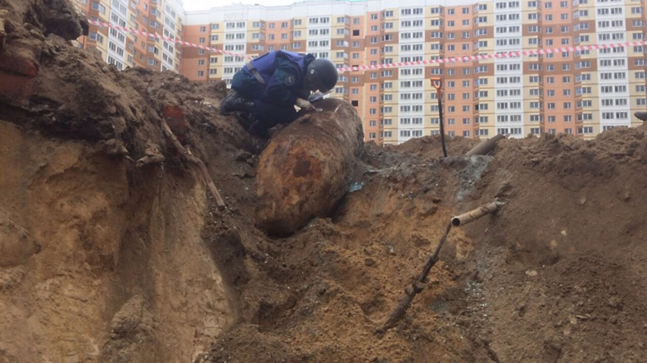Строители нашли немецкую бомбу в москве / vse42.ru новости.