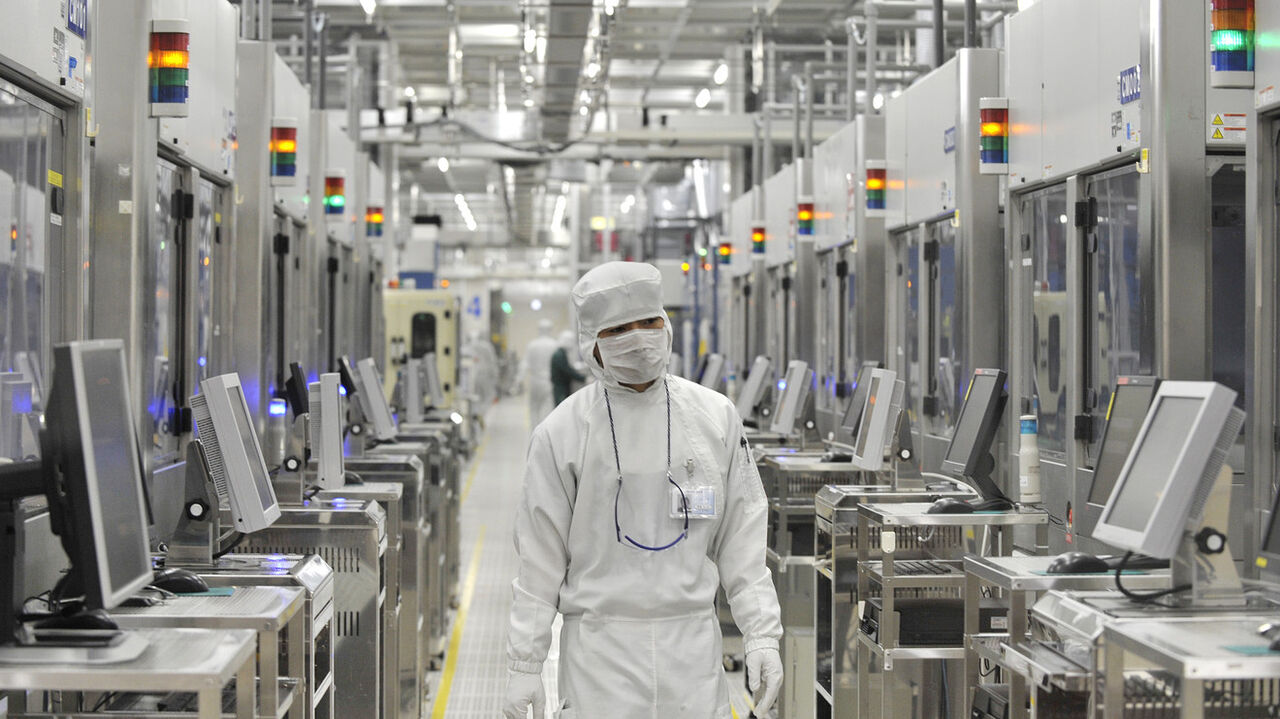Завод по производству iPhone на Тайване атаковал вирус