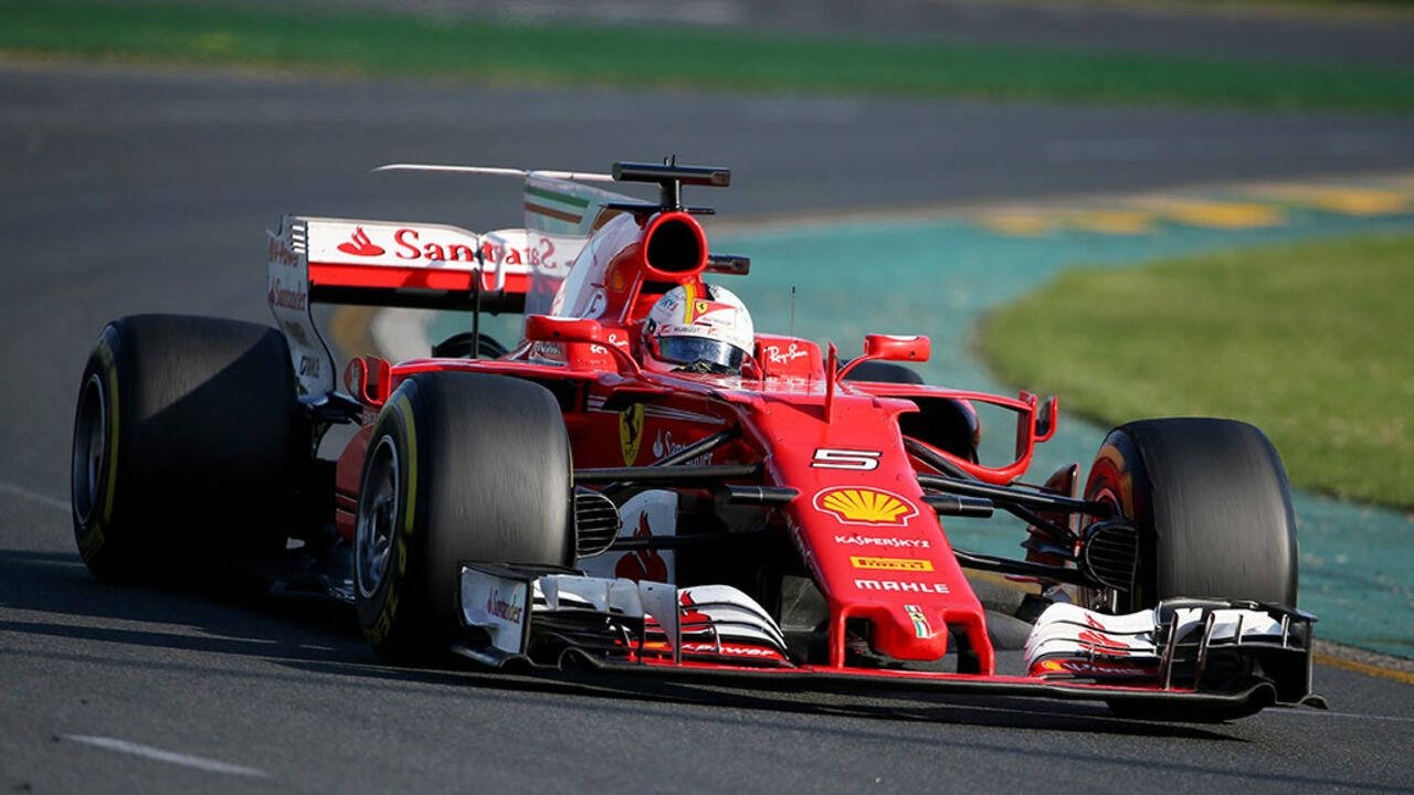 Гонщик «Формулы-1» Себастьян Феттель выиграл Гран-при Австралии