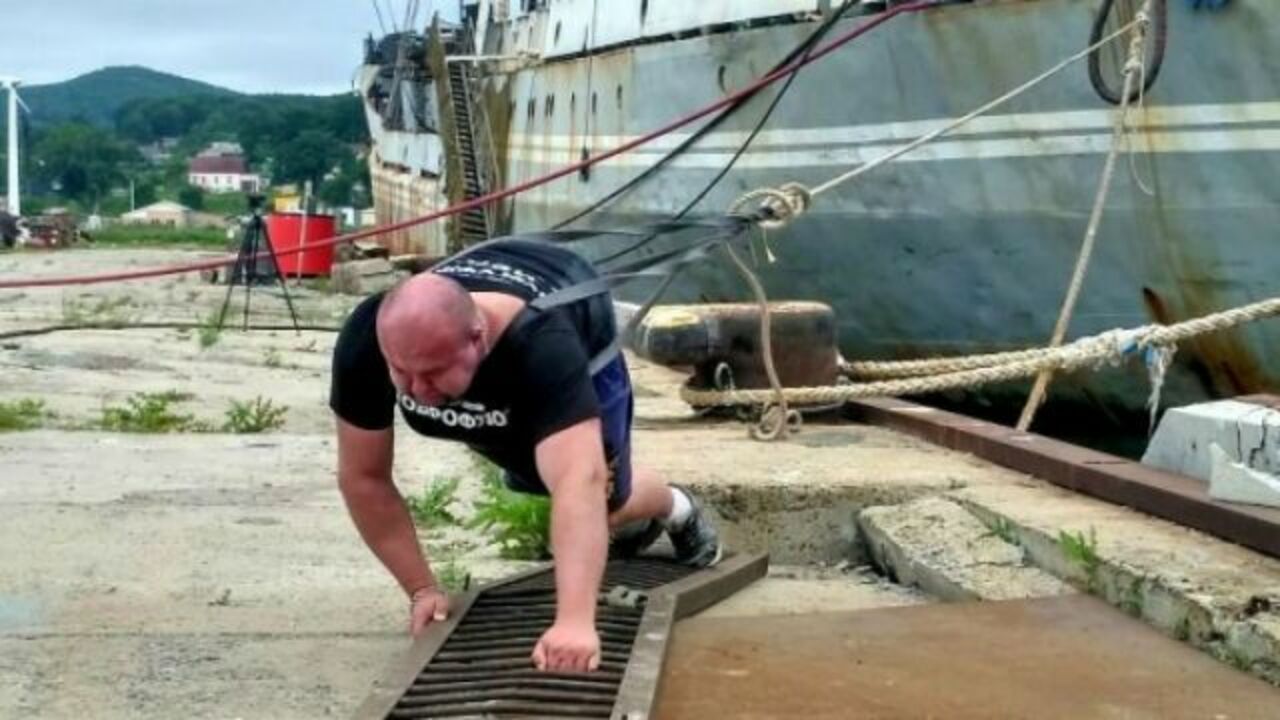 Приморский силач протащил судно весом 4 тысячи тонн вместе с экипажем Приморский силач протащил судно весом 4 тысячи тонн вместе с экипажем