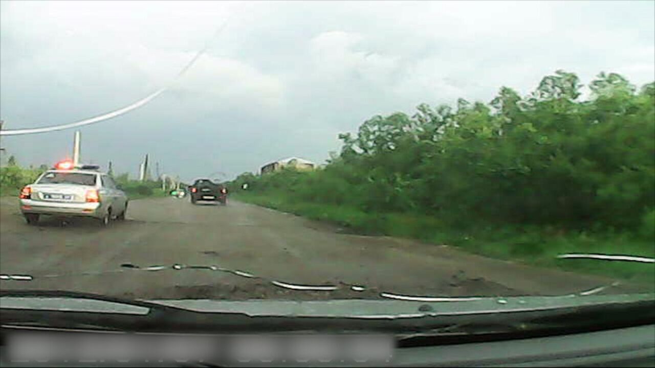 Кузбасские инспекторы ДПС прострелили колеса нетрезвого лихача на «Ниве» Кузбасские инспекторы ДПС прострелили колеса нетрезвого лихача на «Ниве»