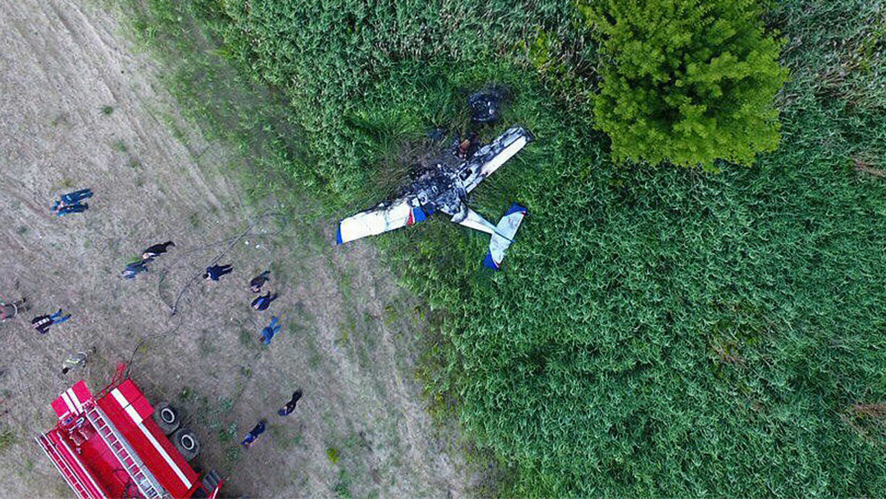 Самолет рухнул на праздничном авиашоу в Тамбове, умер пилот Самолет рухнул на праздничном авиашоу в Тамбове, умер пилот