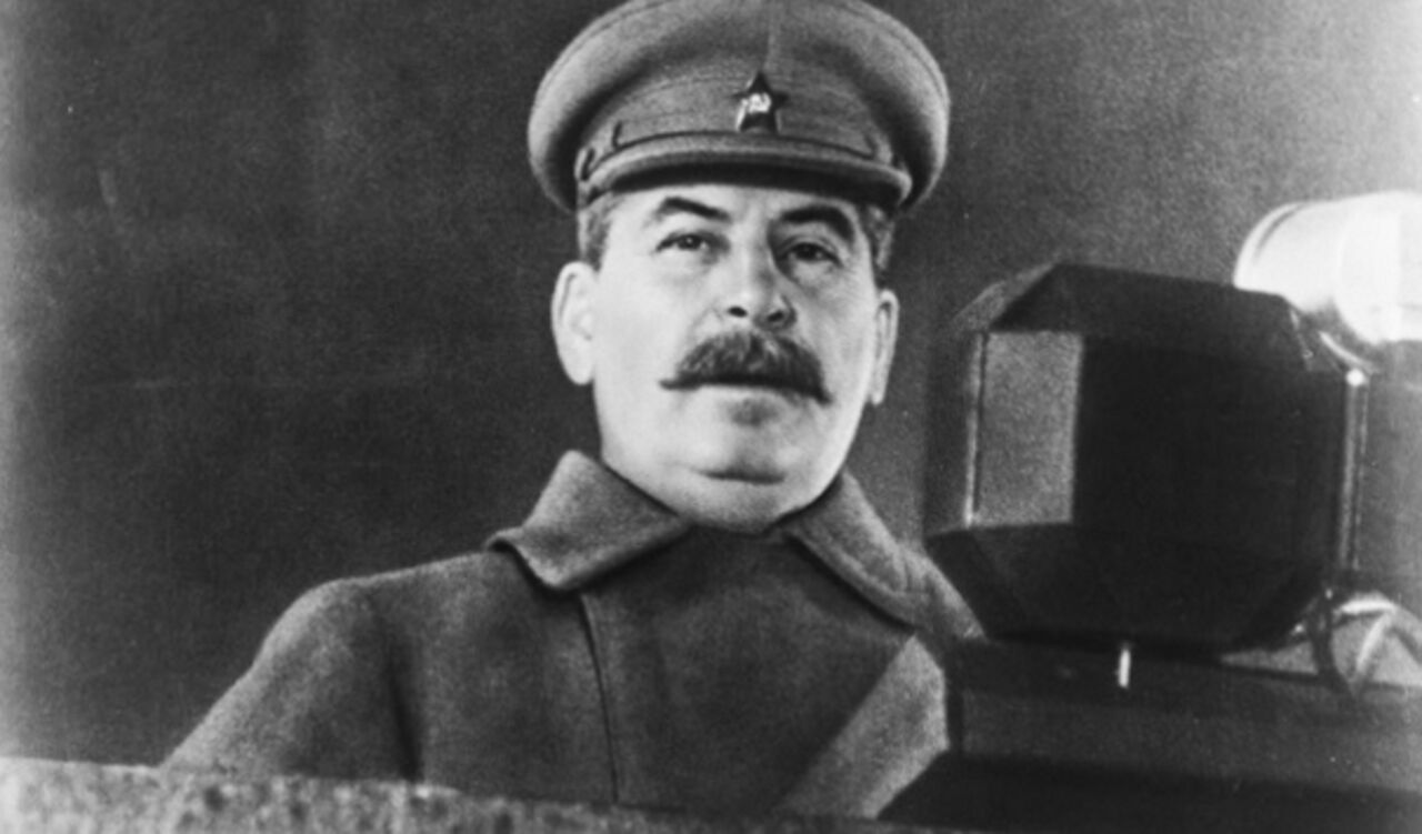 Хакеры заставили жертв глазеть на Сталина перед уничтожением компьютера