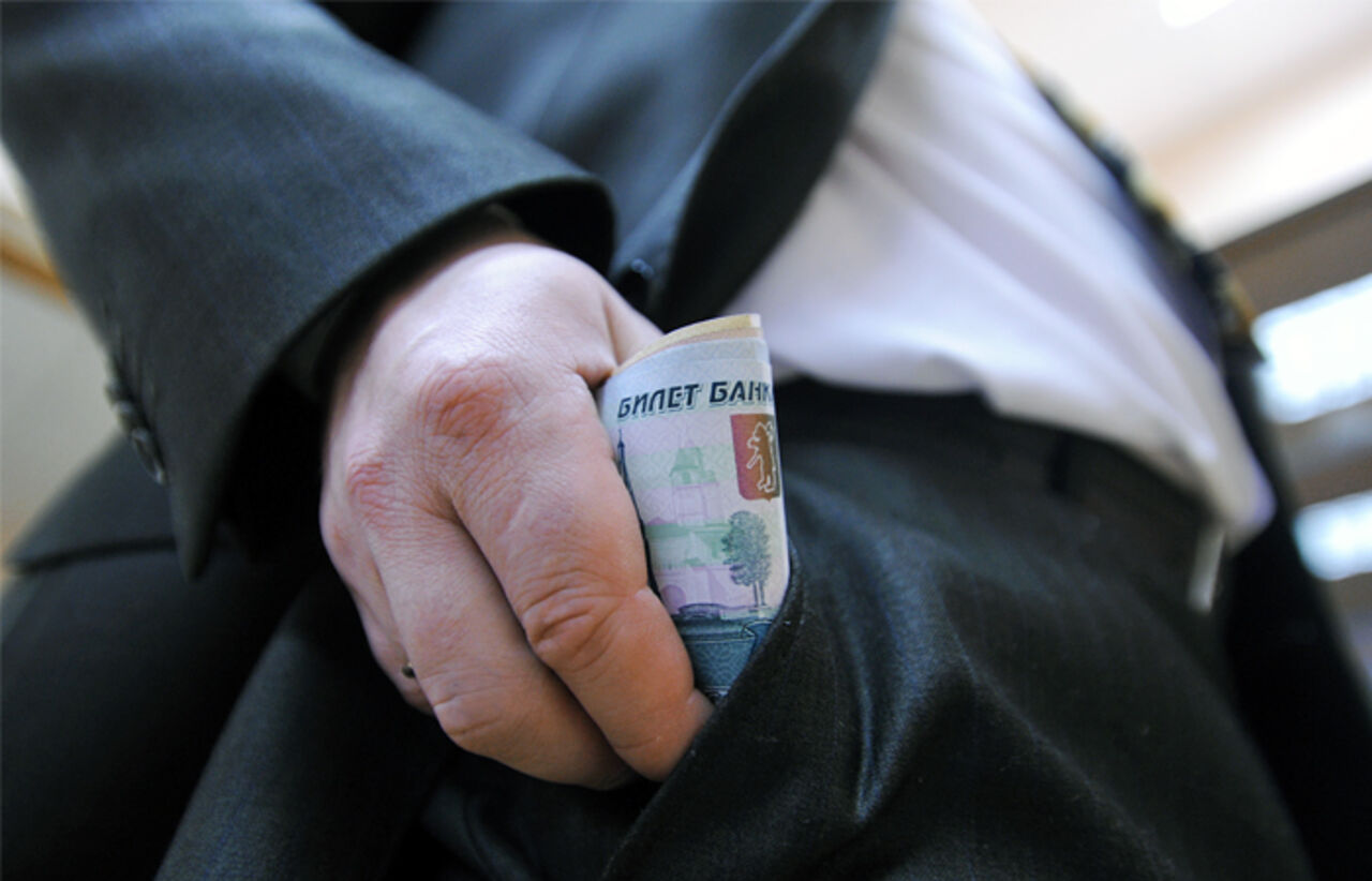 «Коммерсантъ» узнал о крупнейшей в истории Минобороны взятке в 368 млн руб. «Коммерсантъ» узнал о крупнейшей в истории Минобороны взятке в 368 млн руб.