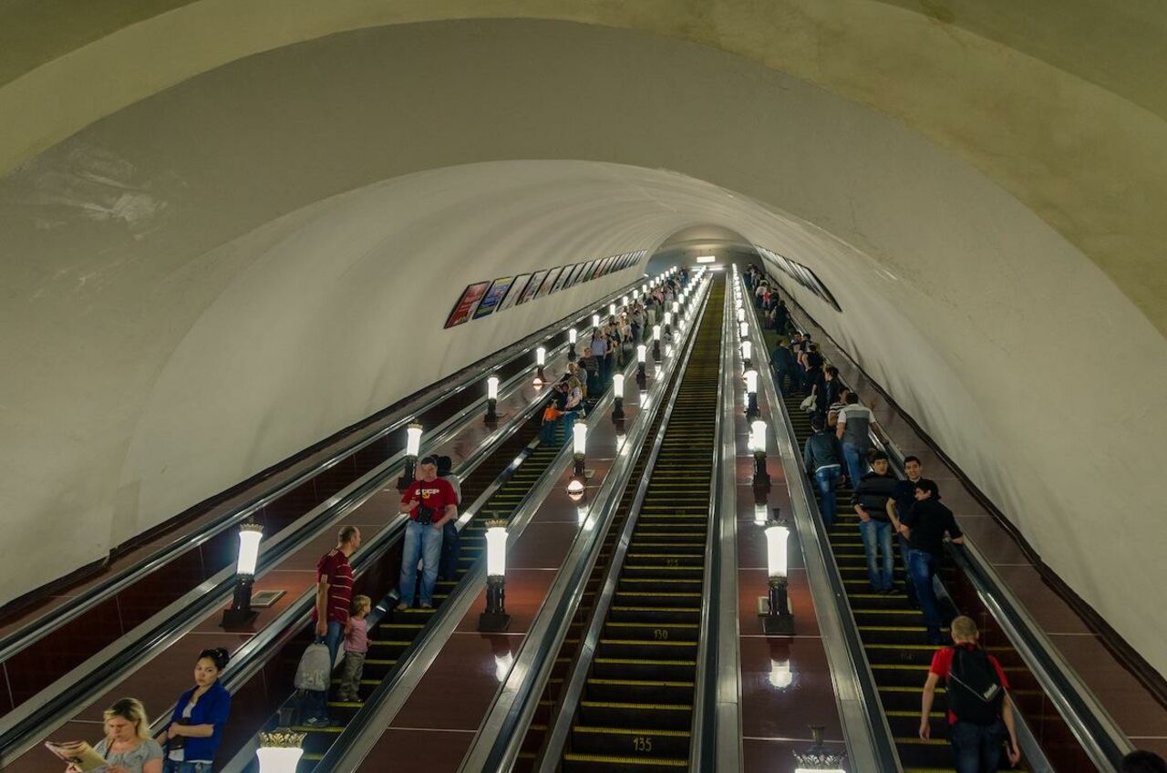В Московском метро эскалатор переломал пальцы двухлетнему ребенку