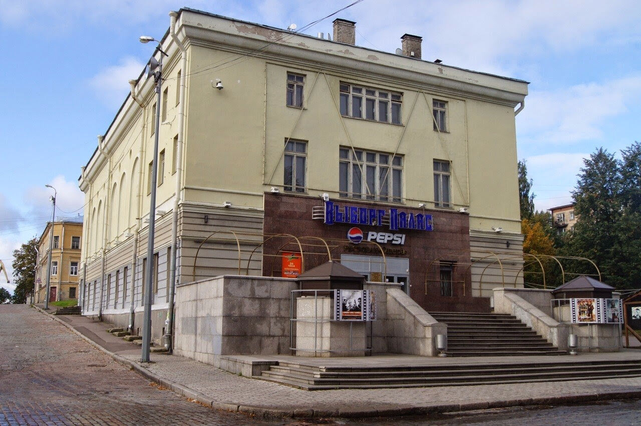 В Петербурге зрители одного из кинотеатров устроили массовую драку на сеансе В Петербурге зрители одного из кинотеатров устроили массовую драку на сеансе