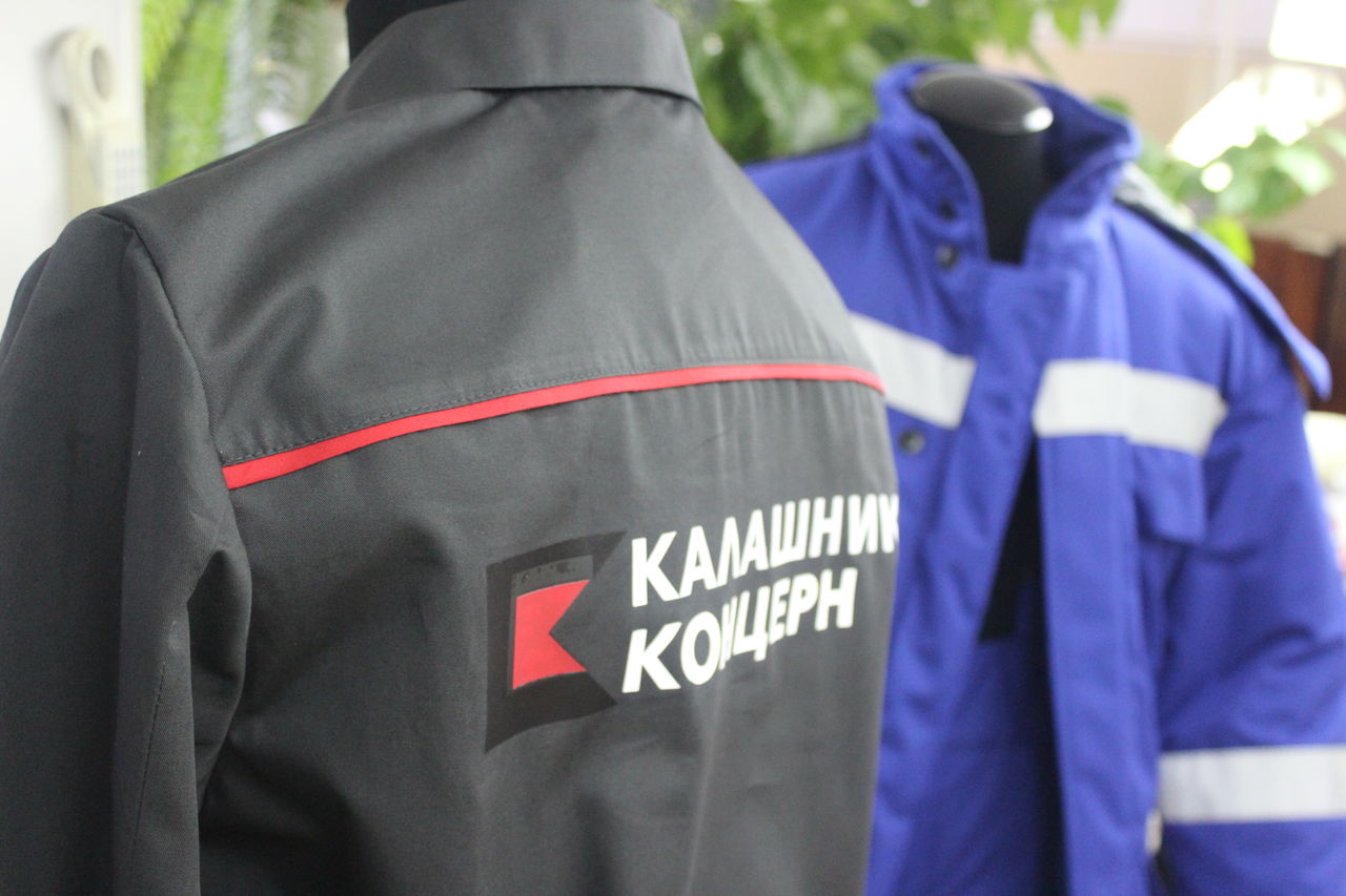 Концерн'Калашников решил наладить производство собственной линии одежды и аксессуаров. Презентация первой коллекции пройдёт в сентябре