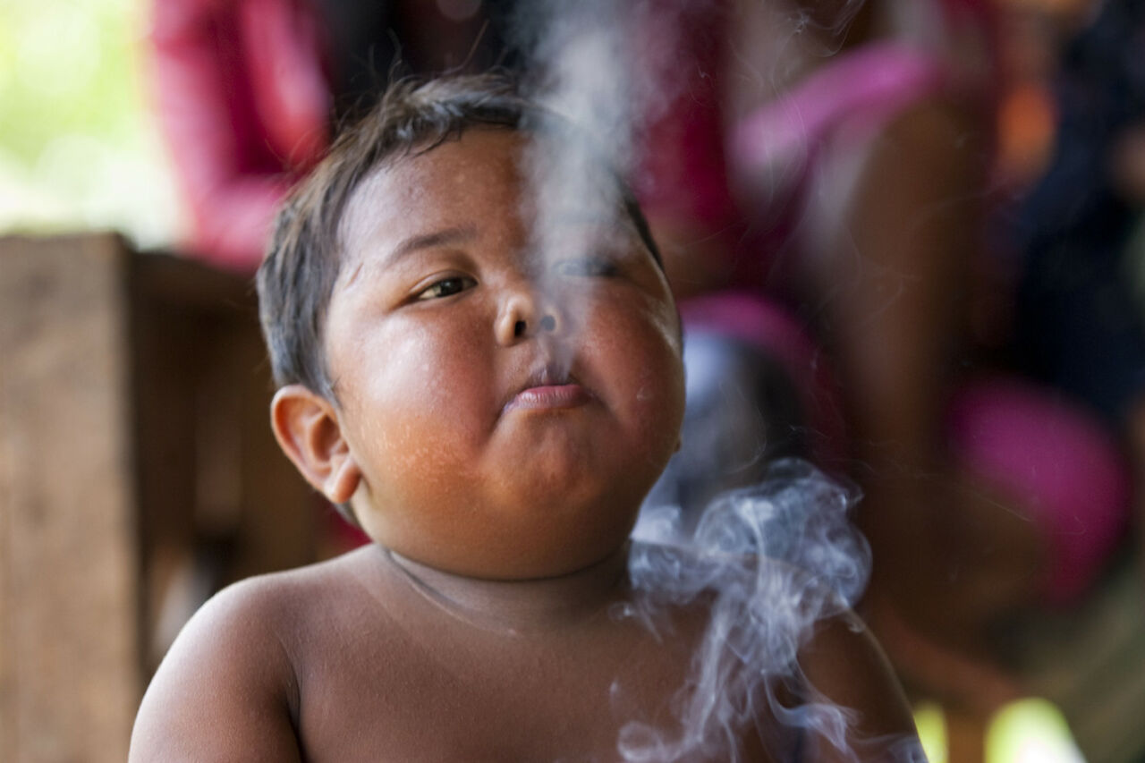 Самый небольшой курильщик в мире отказался от сигарет и похудел