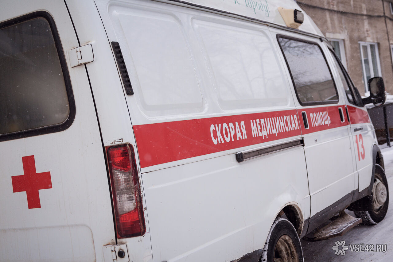 В Прокопьевске на мужчину обрушилась стена заброшенного дома, он умер