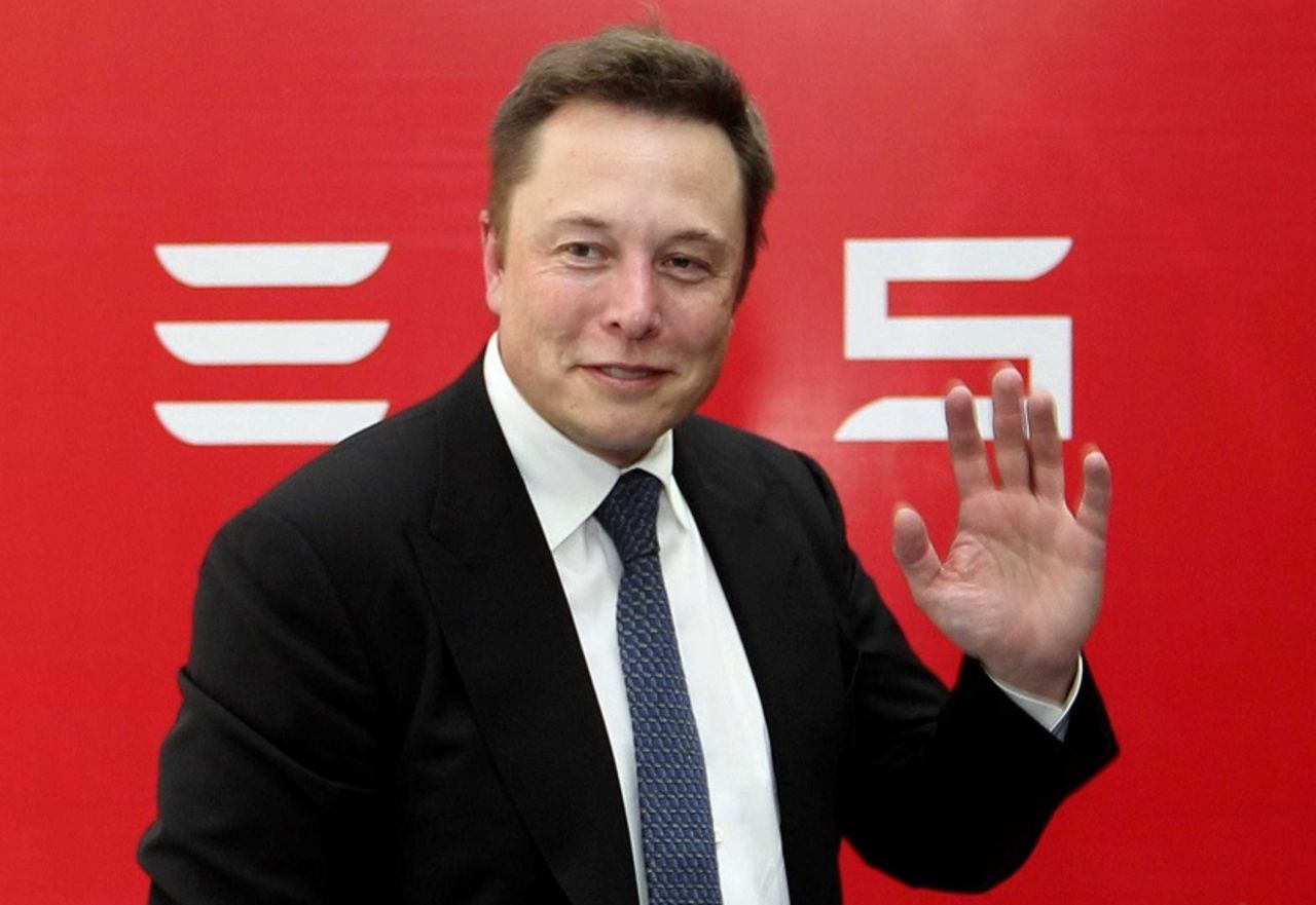 SpaceX показала ракету Falcon Heavy в собранном состоянии SpaceX показала ракету Falcon Heavy в собранном состоянии