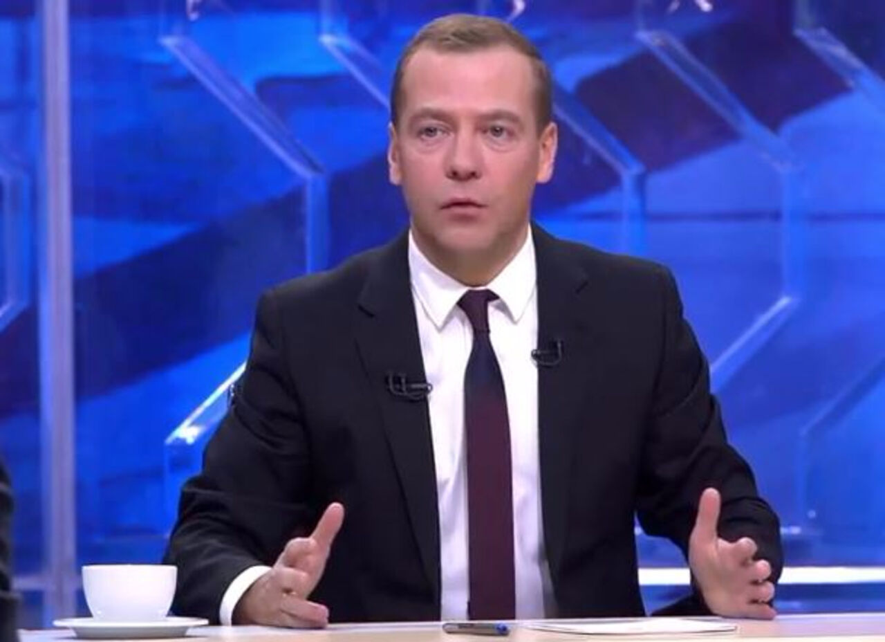 Глава правительства РФ Дмитрий Медведев в передаче'Разговор с премьер-министром рассказал о социальных расходах и социальных гарантиях