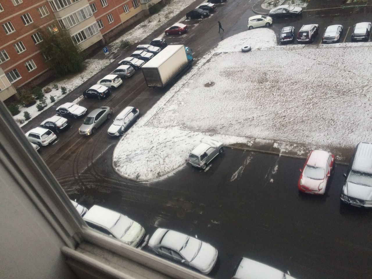 Из-за выпавшего снега в Омске увеличилось число ДТП. По данным сервиса