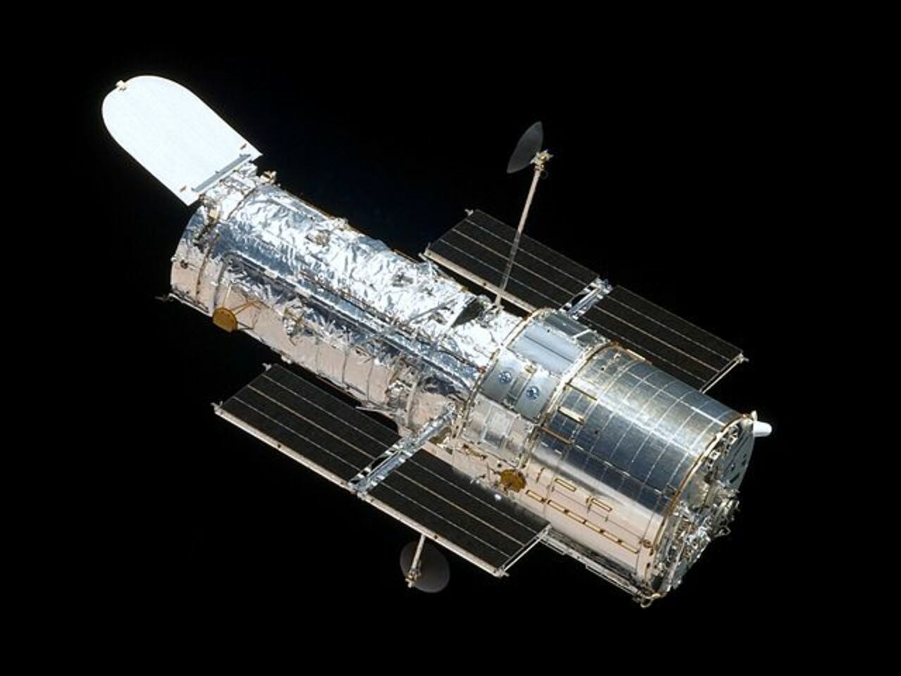 Хаббл получил фотографии наибольшей звезды нашей галактики Хаббл получил фотографии наибольшей звезды нашей галактики