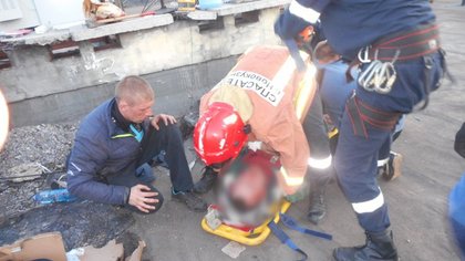 В Новокузнецке монтажник сорвался с шестиметровой высоты