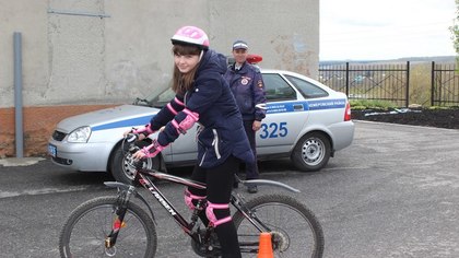 Школьников Кемеровского района учили правильно кататься на велосипеде