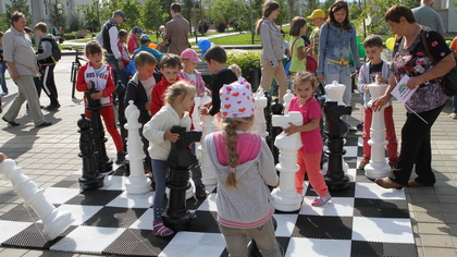 На Лесной Поляне в Кемерове появились гигантские шахматы