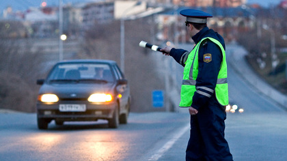 В Вологде пьяный водитель тащил полицейского за руку почти полкилометра 