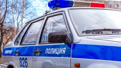 В Кузбассе сотрудница полиции истязала девочку-подростка на автостоянке