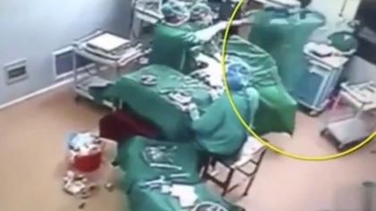 В Китае хирурги устроили драку во время операции, забыв о пациенте