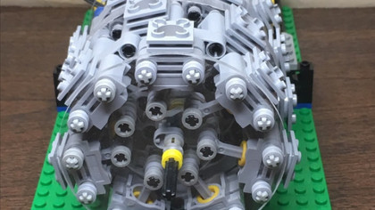 Сотрудники Lego собрали работающий 28-цилиндровый мотор от Boeing