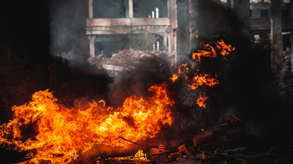 Пожар начался в цехе по переработке нефтепродуктов в Самарской области