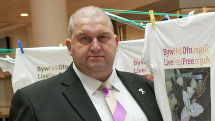 Министр правительства Уэльса покончил с собой после обвинений от женщин
