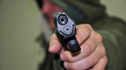 Вооруженный пистолетом мужчина украл из магазина в Красноярском крае два тюбика зубной пасты