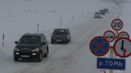 Первая ледовая автомобильная переправа открылась в Кузбассе