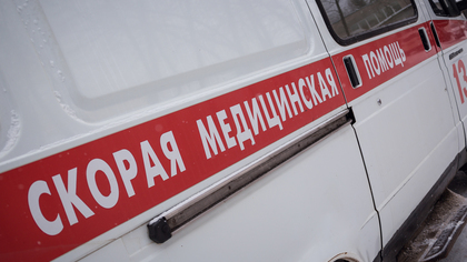 Житель Кузбасса накинулся на пытавшихся ему помочь врачей