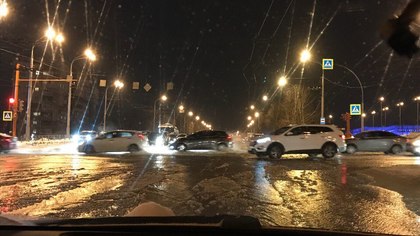 Соцсети: в Кемерове на улице Терешковой прорвало трубу