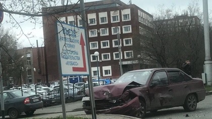 Серьезное ДТП произошло в Кемерове около здания облбольницы