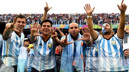 Буклет с советами по пикапу в России раздали аргентинским футбольным фанатам