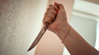 Жительница Кузбасса ударила ножом предавшего ее возлюбленного