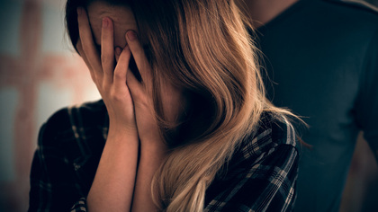 Опрос: в РФ мужчины чаще женщин готовы закрыть глаза на домашнее насилие