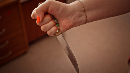 Ревнивая оренбурженка напала с ножом на сожителя