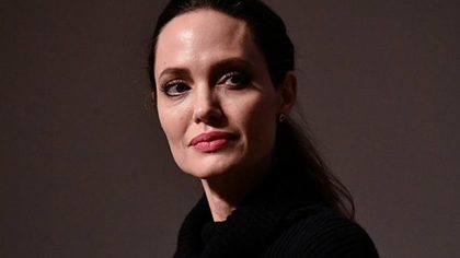 Врачи экстренно госпитализировали Анджелину Джоли в психлечебницу