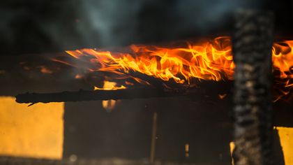 Частный дом загорелся в Киселевске
