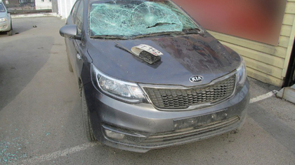 Кузбасский студент ради забавы повредил две иномарки на парковке