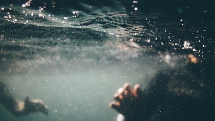 Третьеклассник из Прикамья утонул в бассейне во время тренировки