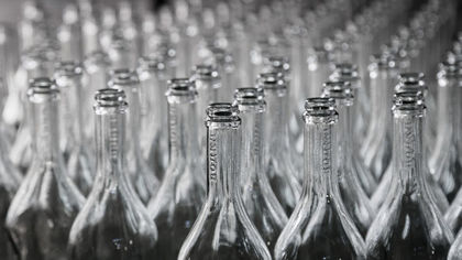 Силовики нашли у томского предпринимателя 10 тонн нелегального алкоголя
