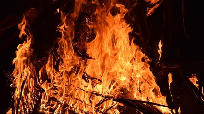 Огонь вспыхнул в частном доме в Кемерово