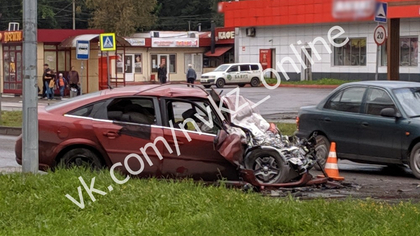 Автомобиль превратился в груду металла в ДТП в Новокузнецке