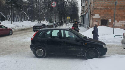 Водитель машины с Алтая перегородил дорогу в Кемерове