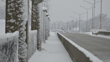 Прохожие обнаружили голого ребенка на улице в Екатеринбурге