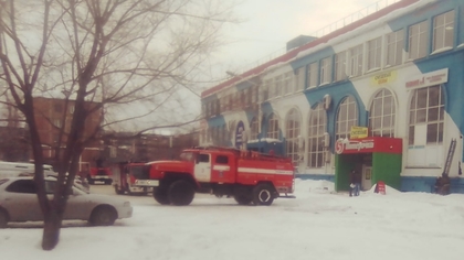 Посетители новокузнецкого торгового центра бросились на улицу из-за дыма