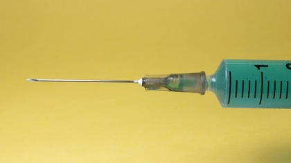 Китай завил о сотрудничестве с Россией в создании вакцины от COVID-19